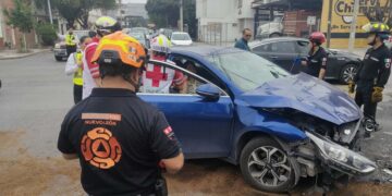 Mujer resulta lesionada tras choque en colonia Obrera en Monterrey, NL