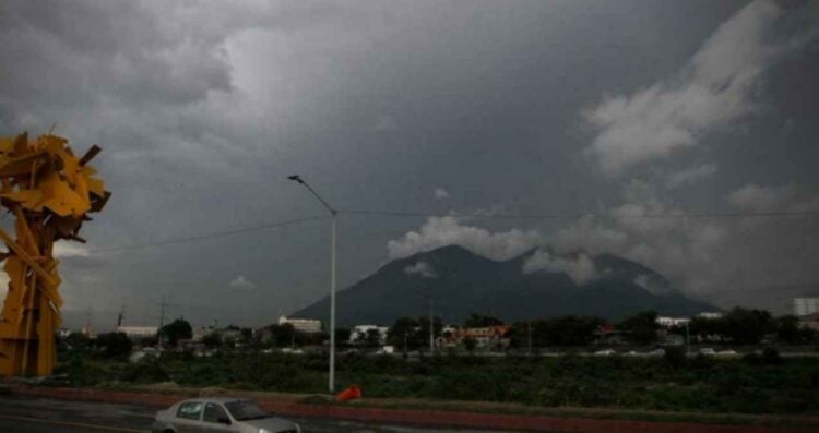 Nueva onda tropical llegará a Nuevo León ¿Qué días habrá lluvias fuertes