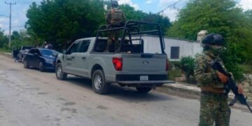 os dos hombres, de nacionalidad mexicana, fueron resguardados bajo un fuerte dispositivo de seguridad en las instalaciones de la subsede de la Fiscalía General de la República, en la cabecera municipal de Escárcega.