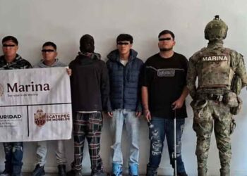 Operativo deja 24 jóvenes detenidos con armas y cartuchos en Ecatepec, Estado de México