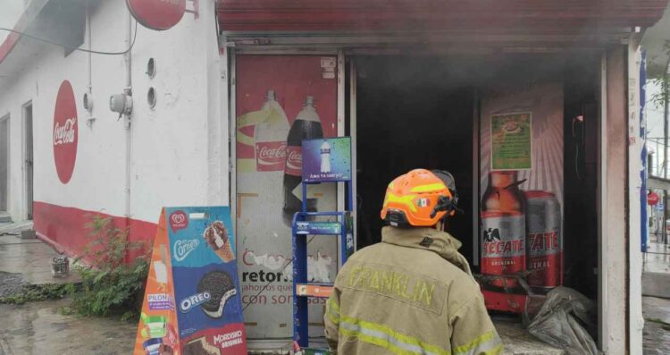 Se registra incendio en una casa habitación y provoca la movilización de bomberos en Monterrey, NL