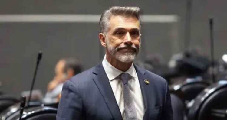 Sergio Mayer renuncia Morena