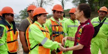 Sheinbaum supervisa avances en carretera Macuspana-Escárcega de Tabasco