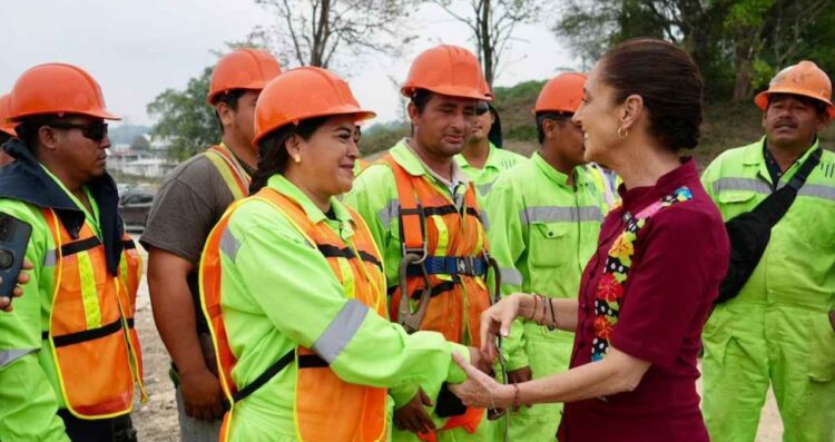 Sheinbaum supervisa avances en carretera Macuspana-Escárcega de Tabasco