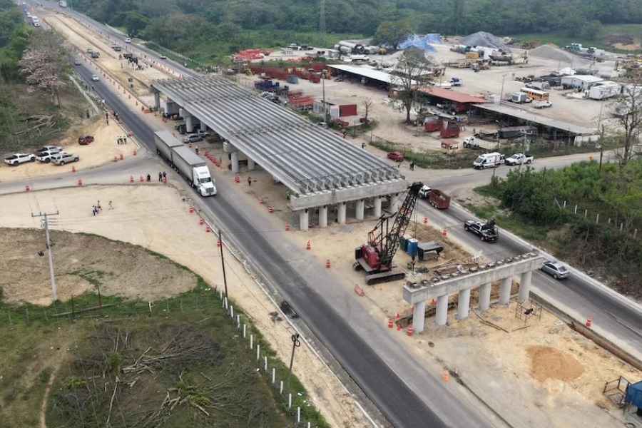 Sheinbaum supervisa avances en carretera Macuspana-Escárcega de Tabasco