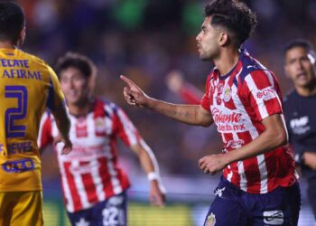 Tigres reacciona en el Volcán, vence a Chivas y se acerca a semifinales