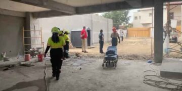 Trabajador queda herido al recibir una descarga eléctrica en una construcción en Apodaca, NL