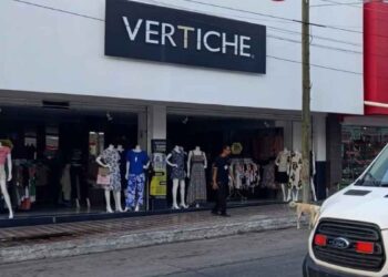trabajadora tienda Vertiche El Mante