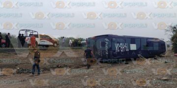 Trágica volcadura de autobús deja dos muertos y 9 heridos en la Carretera González-Llera en Tamaulipas