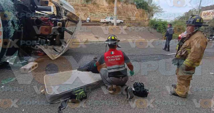 Trailero vuelca y pierde la vida en Tampico, Tamaulipas