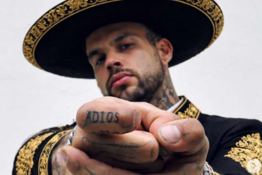 Vicente Fernández Jr. apoya y baila al ritmo de la nueva canción de Emiliano Aguilar
