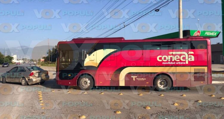 choque autobús Conecta en Victoria