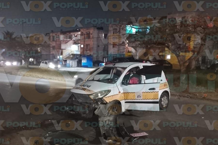 choque de taxi contra poste Altamira