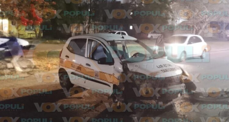 choque de taxi contra poste Altamira