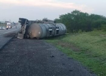 derrame de combustible en carretera Llera