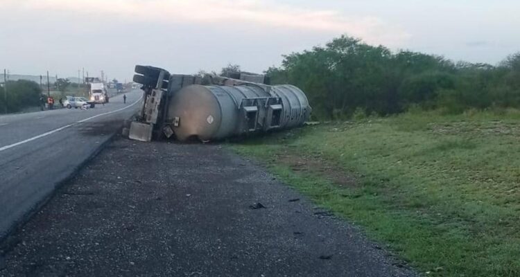 derrame de combustible en carretera Llera