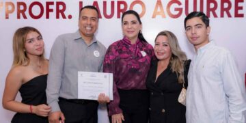 _medalla al mérito educativo en Tampico