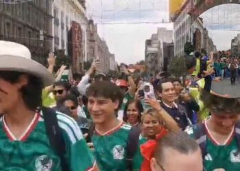 Abren antes el Fan Fest en el Zócalo de la CDMX por alta afluencia de aficionados
