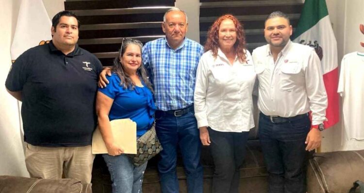 Acerca el ITAVU programas de vivienda a familias de Villa de Casas