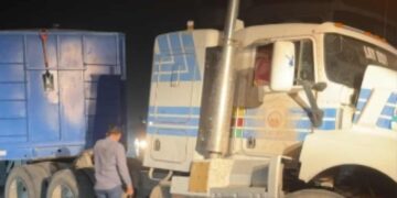 Adulto mayor resulta lesionado tras choque entre camioneta y tráiler en Valle Hermoso, Tamaulipas