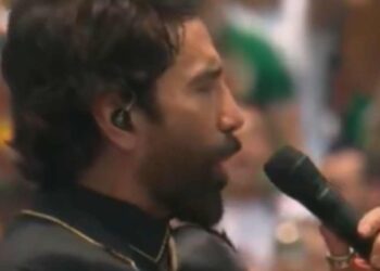 Alejandro Fernández canta el Himno Nacional en el Mundial 2026