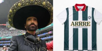 Alejandro Fernández se sumó al ambiente mundialista con una una playera especial dirigida a los aficionados de México.