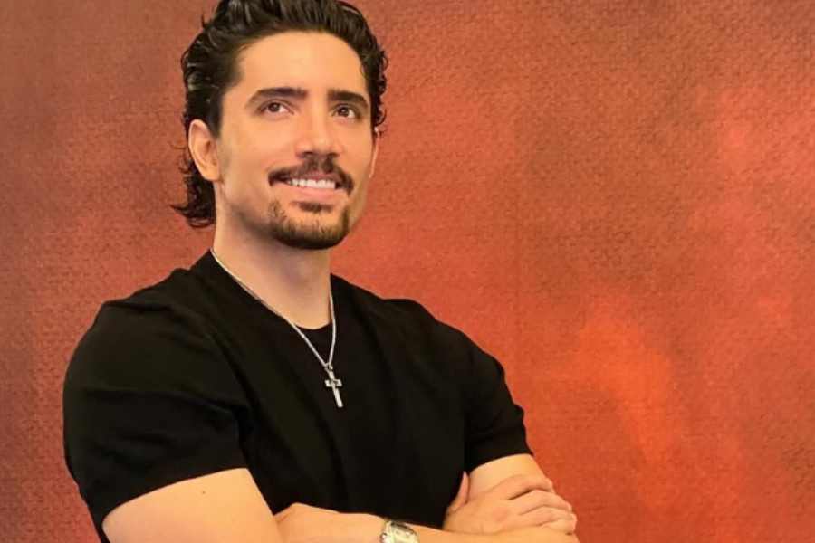 Alex Fernández llegará al Teatro Metropólitan con nuevas canciones y mariachi