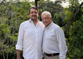 Andrés López Beltrán causa revuelo en redes tras compartir fotografía junto a su padre AMLO