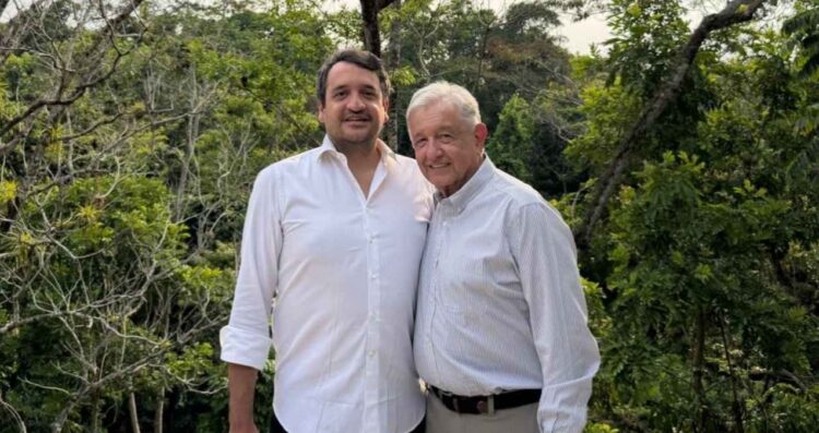 Andrés López Beltrán causa revuelo en redes tras compartir fotografía junto a su padre AMLO