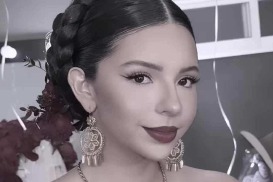 Ángela Aguilar presume anillo tras cantar con Christian Nodal