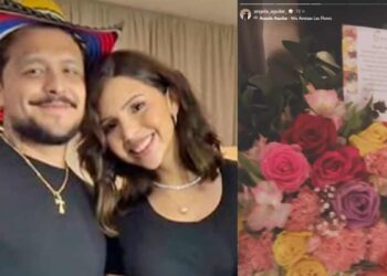 Ángela Aguilar y Christian Nodal rodeados de flores tras concierto