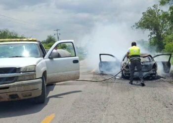 Automóvil incendio Mante a Tampico