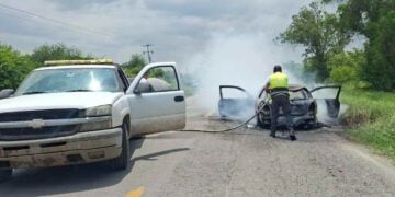 Automóvil incendio Mante a Tampico