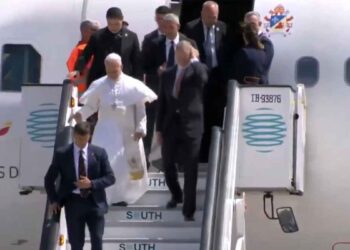 Avión del Papa León XIV queda varado antes de despegar en España: ¿Qué fue lo que pasó?