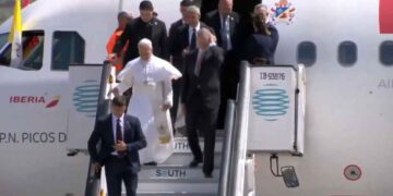 Avión del Papa León XIV queda varado antes de despegar en España: ¿Qué fue lo que pasó?