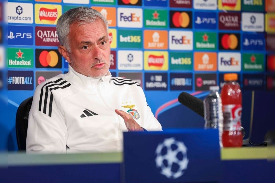 Benfica confirma salida de Mourinho