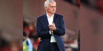 Benfica confirma salida de Mourinho