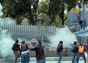 CNTE irrumpe en oficinas de la SEP en CDMX durante protesta