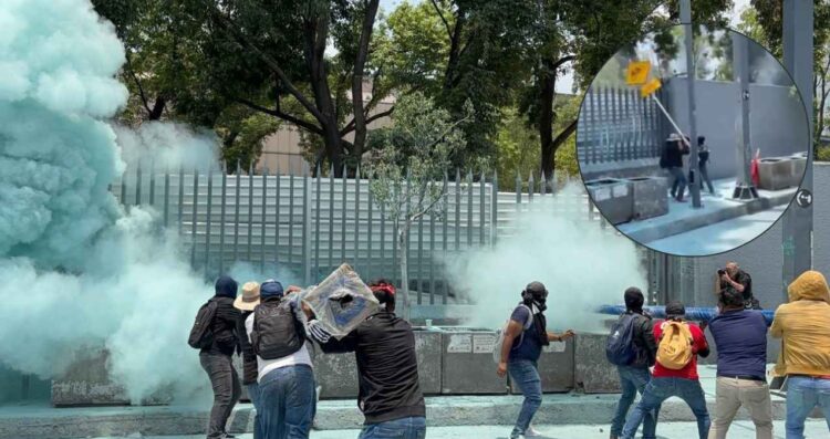 CNTE irrumpe en oficinas de la SEP en CDMX durante protesta