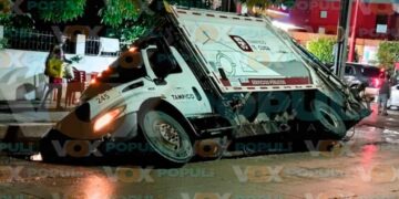 camión recolector Tampico socavón