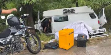 Camioneta cae a canal y daña equipo técnico en Ciudad Mante, Tamaulipas