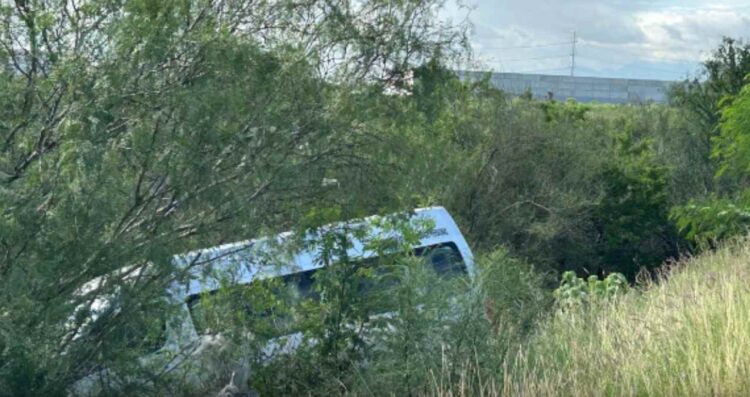 Camioneta de personal Escobedo