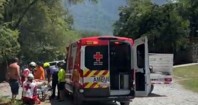 Camioneta mujer y bebé en Allende