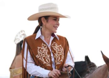 Carmen Lilia Canturosas participa en la Cabalgata del Día de San Juan en Nueva Ciudad Guerrero, Tamaulipas