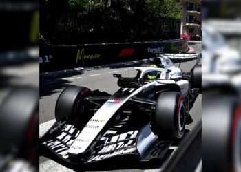 Checo Pérez práctica Barcelona
