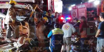 Chofer queda prensado tras chocar contra tráiler en Altamira, Tamaulipas