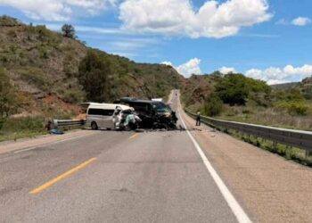 Choque frontal Tehuacán a Oaxaca