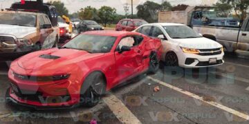 Conductor de auto deportivo choca contra la Guardia Estatal en Ciudad Victoria, Tamaulipas