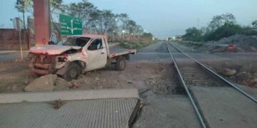 camioneta Escobedo tren Noroeste