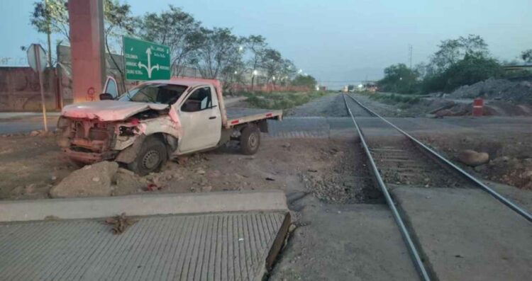 camioneta Escobedo tren Noroeste